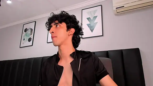 Snapshot of Alezzandro_ chatting on February 13, 2025, 6:15 pm Alezzandro online show from February 13, 2025, 6:15 pm