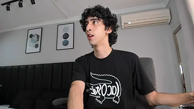 Snapshot of Alezzandro_ chatting on March 7, 2025, 2:23 pm Alezzandro online show from March 7, 2025, 2:23 pm