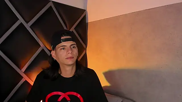 Martshall09 online show from November 4, 2025, 9:29 pm