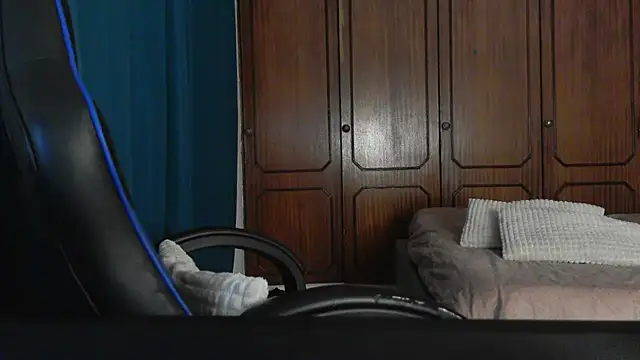 bunnyfox420 online show from December 19, 2025, 6:10 pm