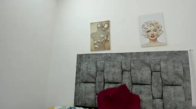 Snapshot of Chloe_sweets chatting on February 12, 2025, 4:23 am Chloe sweets online show from February 12, 2025, 4:23 am