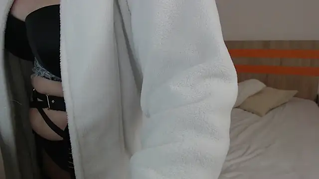 ElizabethRaegan online show from March 27, 2026, 8:26 am