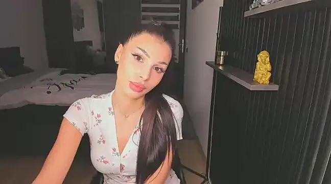 HelenShawn online show from February 6, 2025, 11:48 pm