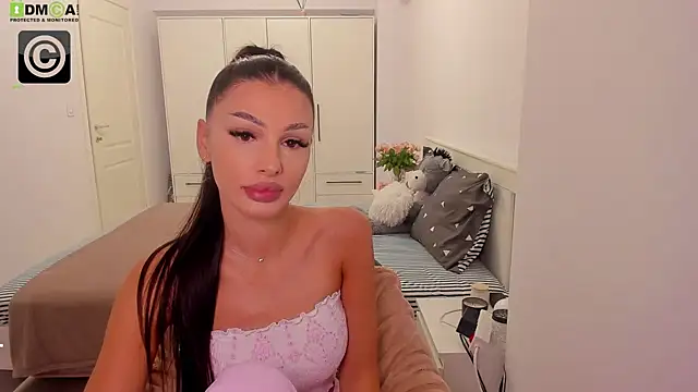 HelenShawn online show from September 19, 2025, 3:32 am