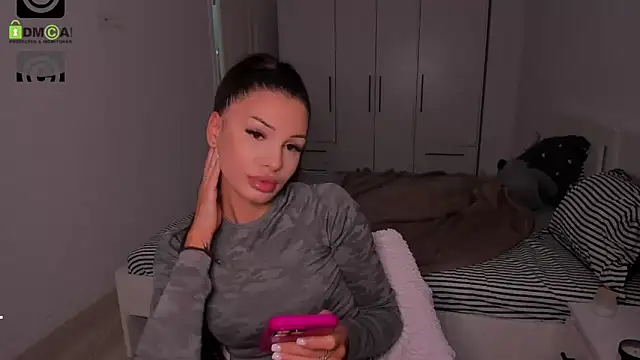 HelenShawn online show from September 25, 2025, 7:36 am