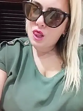 Snapshot of topina8 chatting on October 11, 2025, 7:04 pm topina8 online show from October 11, 2025, 7:04 pm