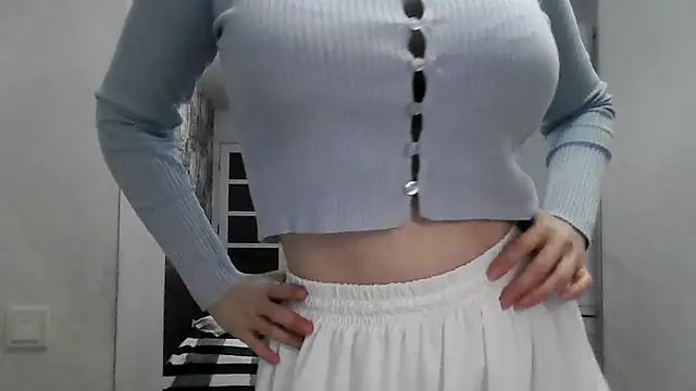 Victoria Glam online show from December 15, 2025, 5:30 pm