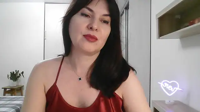 Victoria Glam online show from February 3, 2025, 8:35 pm