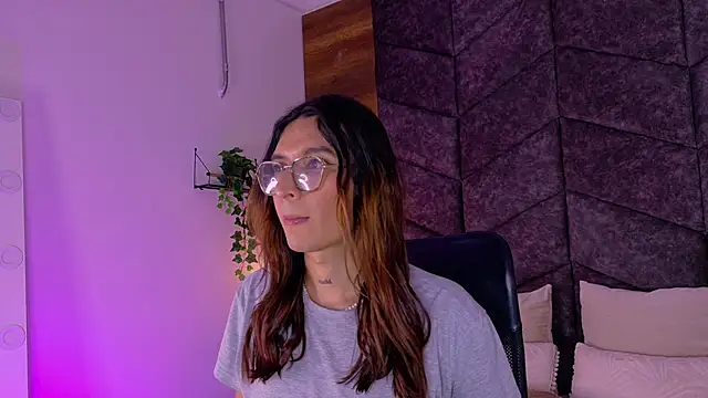 Snapshot of LauraaGomezz__ chatting on October 13, 2025, 1:51 am LauraaGomezz online show from October 13, 2025, 1:51 am