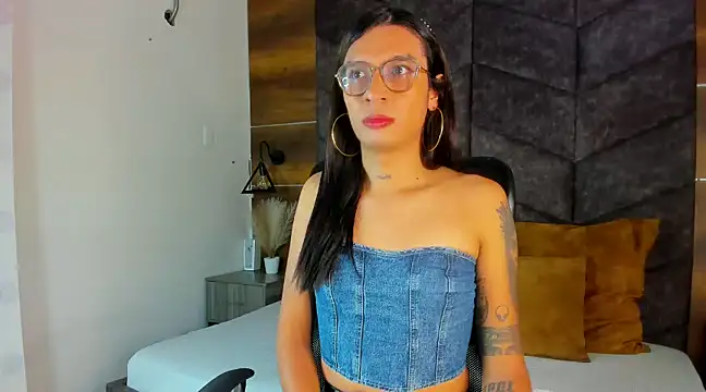 LauraaGomezz   online show from February 19, 2025, 7:26 pm