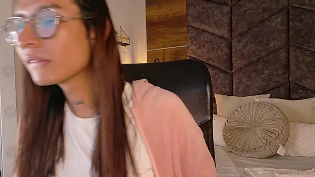 Snapshot of LauraaGomezz__ chatting on September 16, 2025, 11:39 pm LauraaGomezz online show from September 16, 2025, 11:39 pm