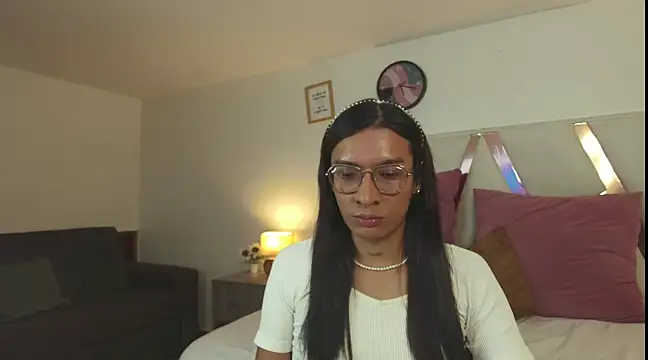 LauraaGomezz   online show from March 1, 2025, 1:43 am
