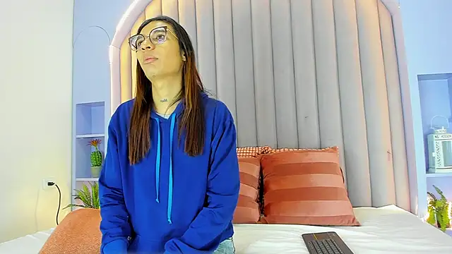 Snapshot of LauraaGomezz__ chatting on October 17, 2025, 7:26 pm LauraaGomezz online show from October 17, 2025, 7:26 pm