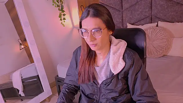 Snapshot of LauraaGomezz__ chatting on November 8, 2025, 11:25 am LauraaGomezz online show from November 8, 2025, 11:25 am