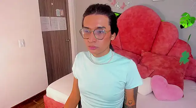 LauraaGomezz   online show from March 18, 2025, 1:35 am