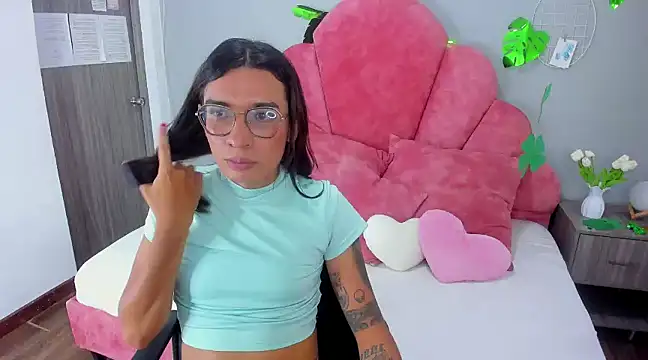 LauraaGomezz   online show from March 17, 2025, 10:29 pm