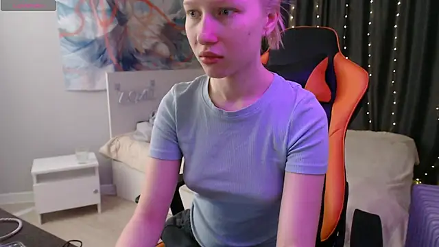 crystalyss online show from January 27, 2025, 8:17 pm