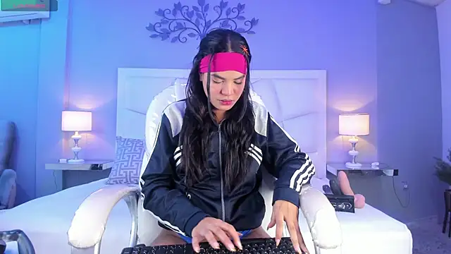 Snapshot of ZoeySnow chatting on October 9, 2025, 12:17 pm ZoeySnow online show from October 9, 2025, 12:17 pm