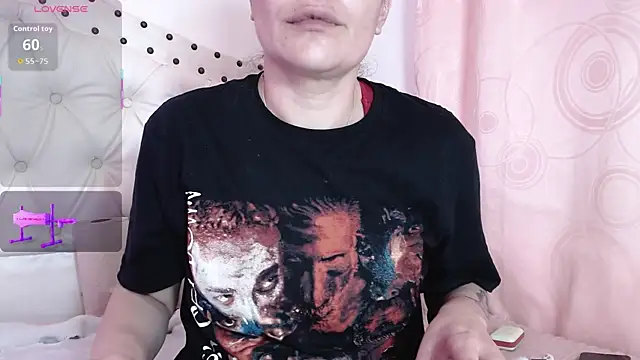 isabelajonesgl online show from October 12, 2025, 4:19 pm