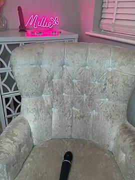 MakemeMillie1 online show from December 1, 2025, 7:31 am