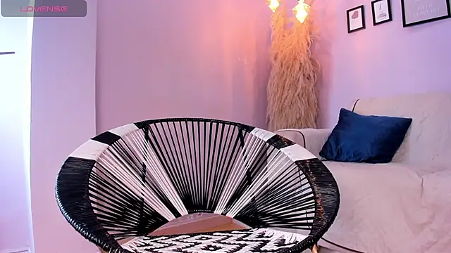 Snapshot of alana_rossetti chatting on September 18, 2025, 12:41 pm alana rossetti online show from September 18, 2025, 12:41 pm