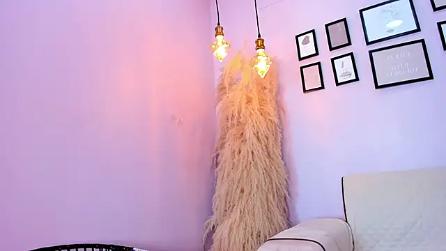 Snapshot of alana_rossetti chatting on March 5, 2025, 12:55 pm alana rossetti online show from March 5, 2025, 12:55 pm