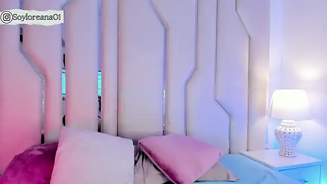 Loreanna Joy online show from September 19, 2025, 4:05 am