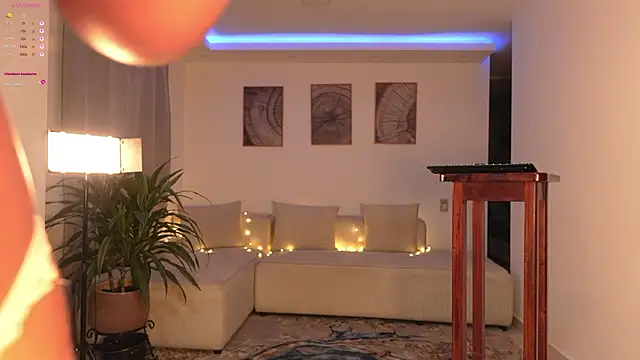 Snapshot of cinnamon_crisss chatting on February 6, 2026, 2:07 am cinnamon crisss online show from February 6, 2026, 2:07 am