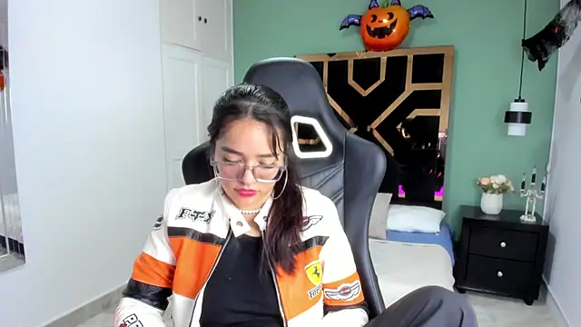 Billie Jhonson  online show from October 17, 2025, 6:53 pm