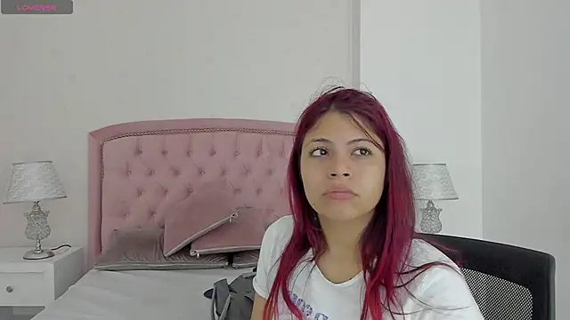 Kendall  Fox online show from October 2, 2025, 4:05 am