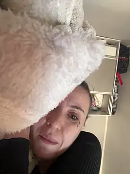 bunnythetailor online show from March 9, 2026, 1:03 pm