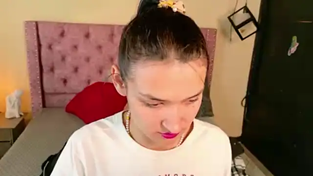 Sofii cutee online show from February 21, 2026, 1:02 pm