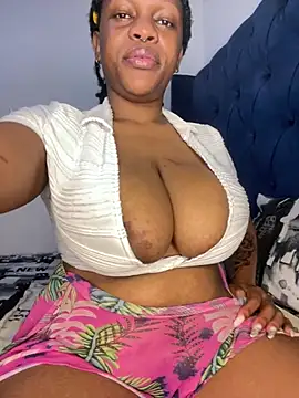 Boneca25 online show from January 9, 2026, 5:42 pm