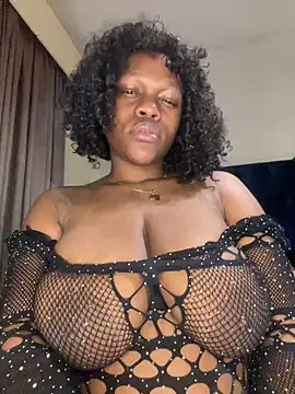 Snapshot of Boneca25 chatting on March 14, 2025, 10:38 pm Boneca25 online show from March 14, 2025, 10:38 pm