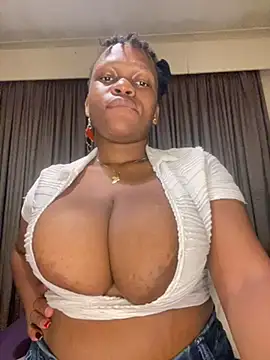 Snapshot of Boneca25 chatting on March 12, 2025, 6:32 pm Boneca25 online show from March 12, 2025, 6:32 pm