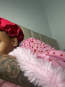 Boneca25 online show from April 13, 2026, 8:07 am