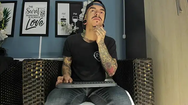 Snapshot of kaletattoo chatting on October 30, 2025, 11:08 am kaletattoo online show from October 30, 2025, 11:08 am