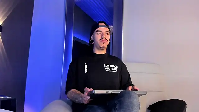 Snapshot of kaletattoo chatting on October 20, 2025, 11:22 am kaletattoo online show from October 20, 2025, 11:22 am