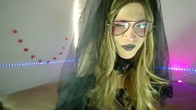 Snapshot of Katylove888 chatting on February 17, 2026, 1:08 pm Katylove888 online show from February 17, 2026, 1:08 pm