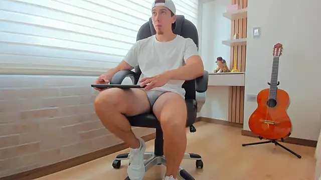 Tombarden online show from November 26, 2025, 7:03 pm