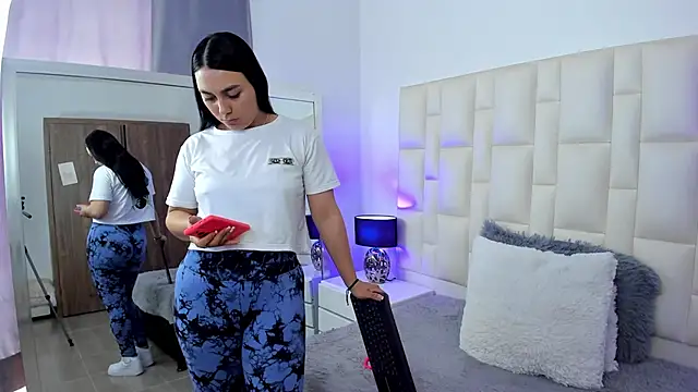 Snapshot of Ariana_rouse chatting on September 17, 2025, 5:37 pm Ariana rouse online show from September 17, 2025, 5:37 pm