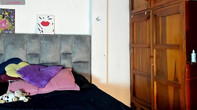 Snapshot of Isangel_ chatting on October 31, 2025, 2:19 am Isangel  online show from October 31, 2025, 2:19 am