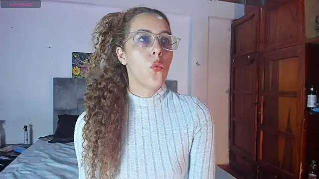 Snapshot of Isangel_ chatting on September 17, 2025, 3:52 am Isangel  online show from September 17, 2025, 3:52 am