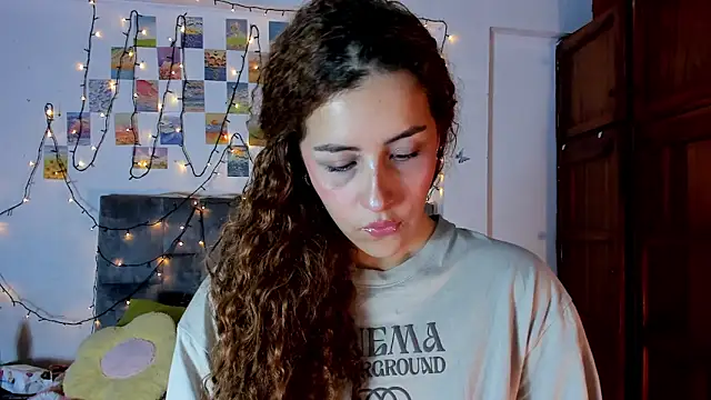 Isangel  online show from February 10, 2026, 4:55 am