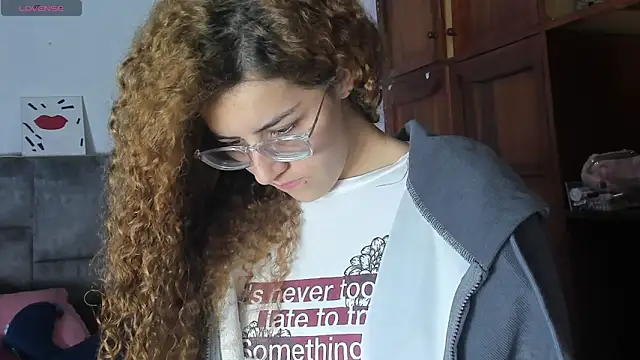 Snapshot of Isangel_ chatting on October 10, 2025, 5:52 am Isangel  online show from October 10, 2025, 5:52 am