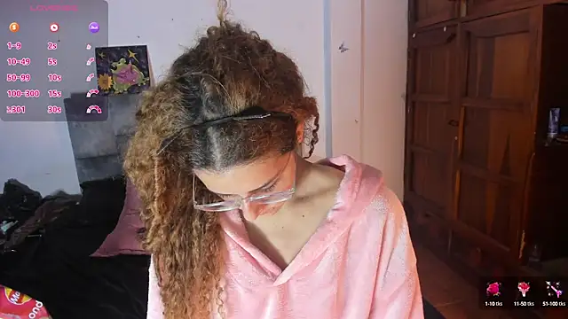 Snapshot of Isangel_ chatting on October 3, 2025, 7:10 am Isangel  online show from October 3, 2025, 7:10 am