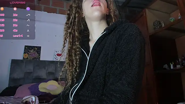 Snapshot of Isangel_ chatting on October 1, 2025, 3:11 am Isangel  online show from October 1, 2025, 3:11 am