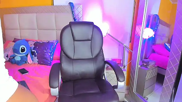 alice evanst online show from March 23, 2025, 3:21 am