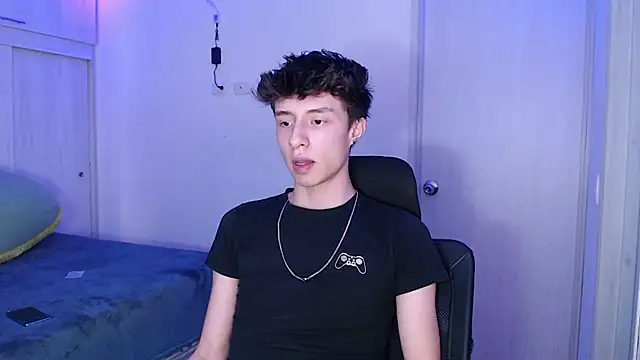 Juanmres online show from April 22, 2026, 9:21 pm