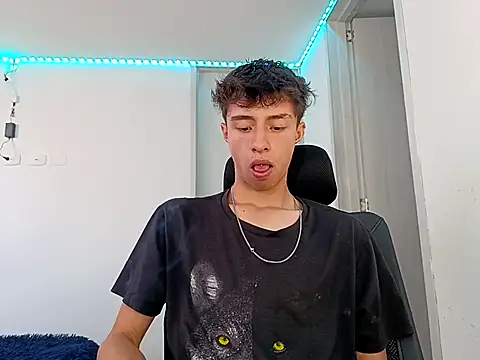 Snapshot of Juanmres chatting on September 30, 2025, 7:42 pm Juanmres online show from September 30, 2025, 7:42 pm